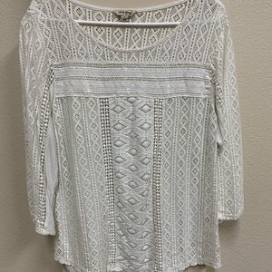 Detailed off white top